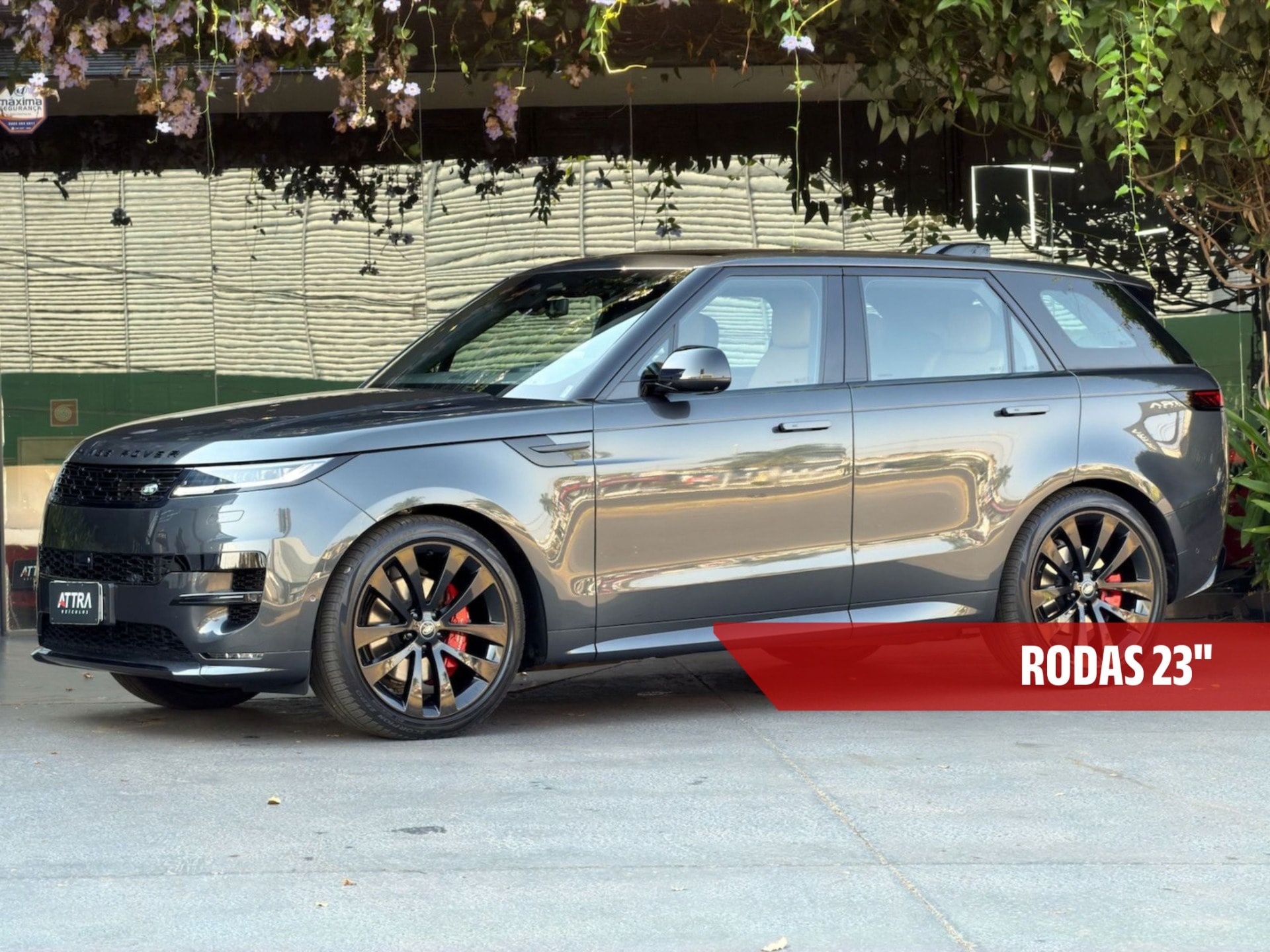 Land Rover Range Rover 2024 — foto 1 de 20 do veículo em estoque na Attra Veículos