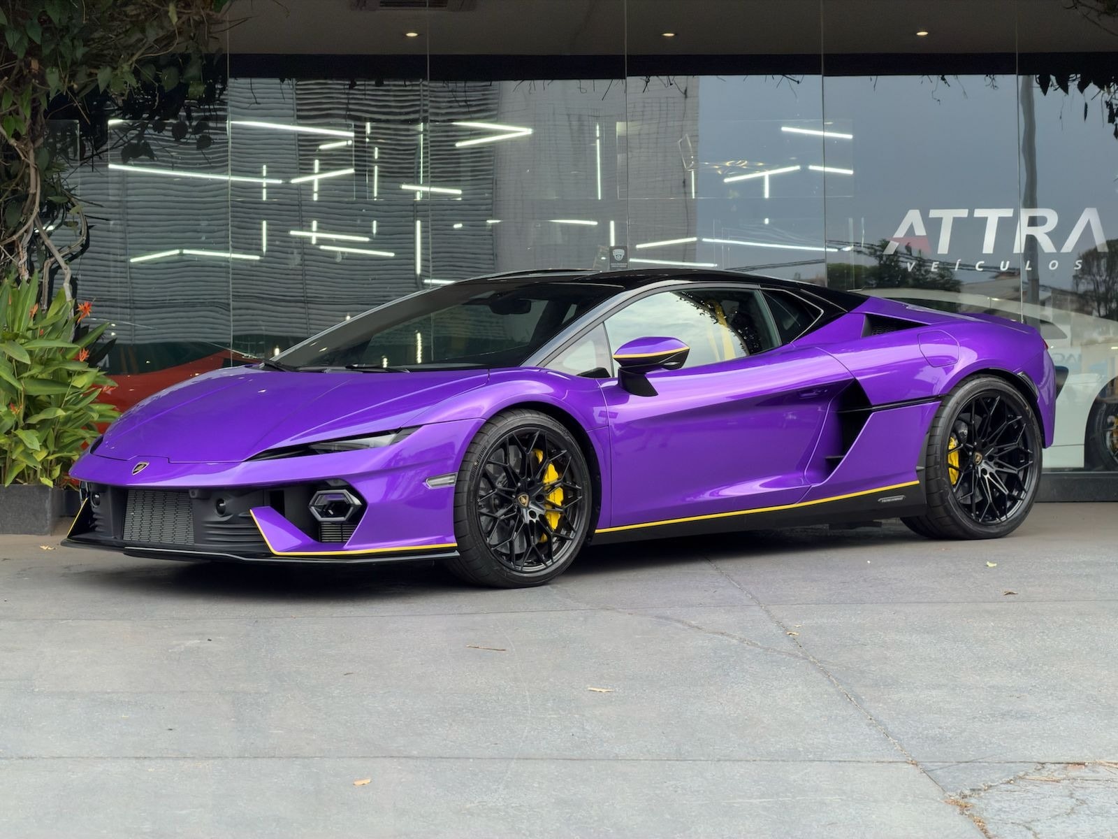 Lamborghini TEMERÁRIO 2026 — foto 1 de 20 do veículo em estoque na Attra Veículos
