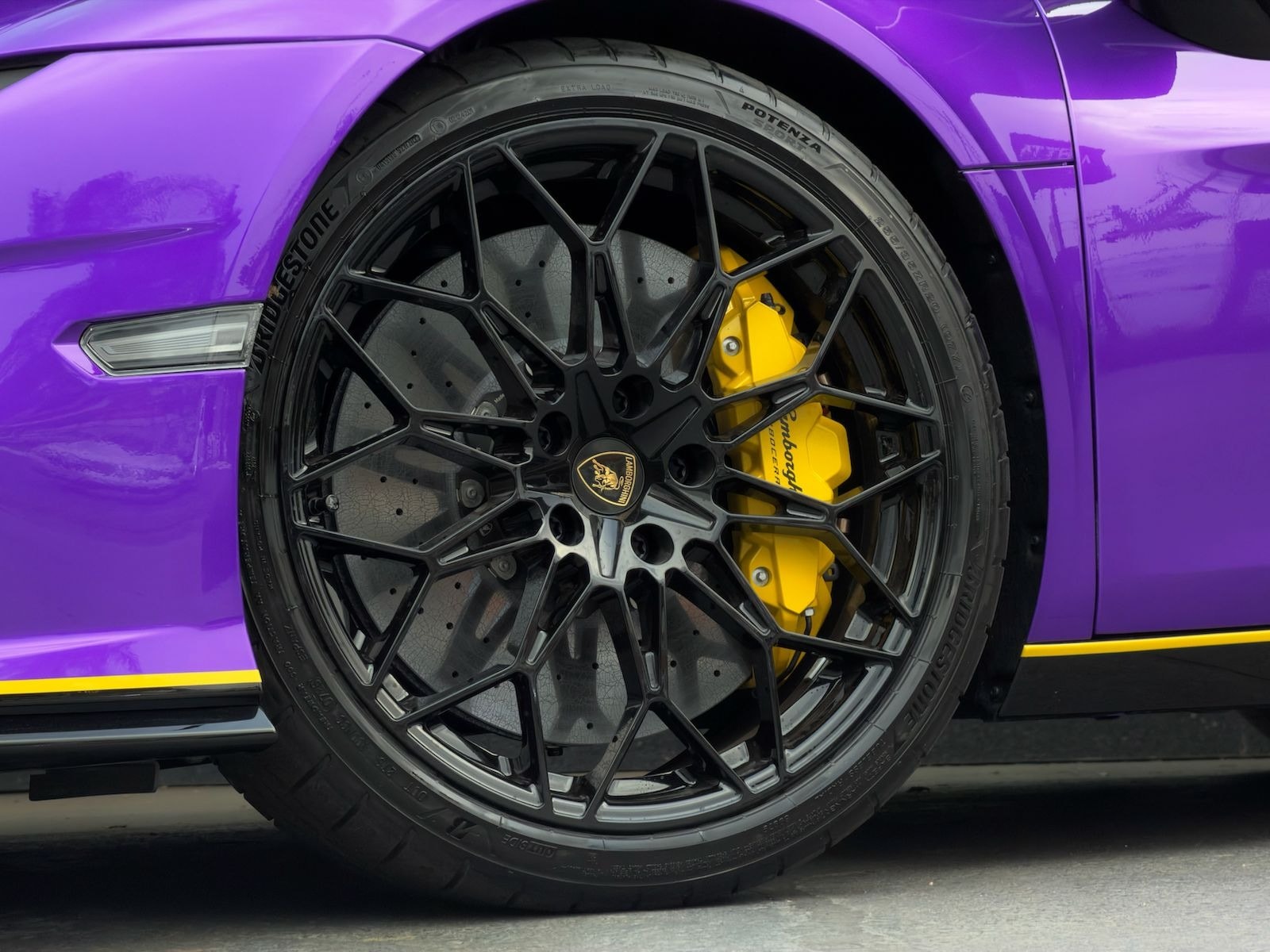 Lamborghini TEMERÁRIO 2026 — foto 2 de 20 do veículo em estoque na Attra Veículos