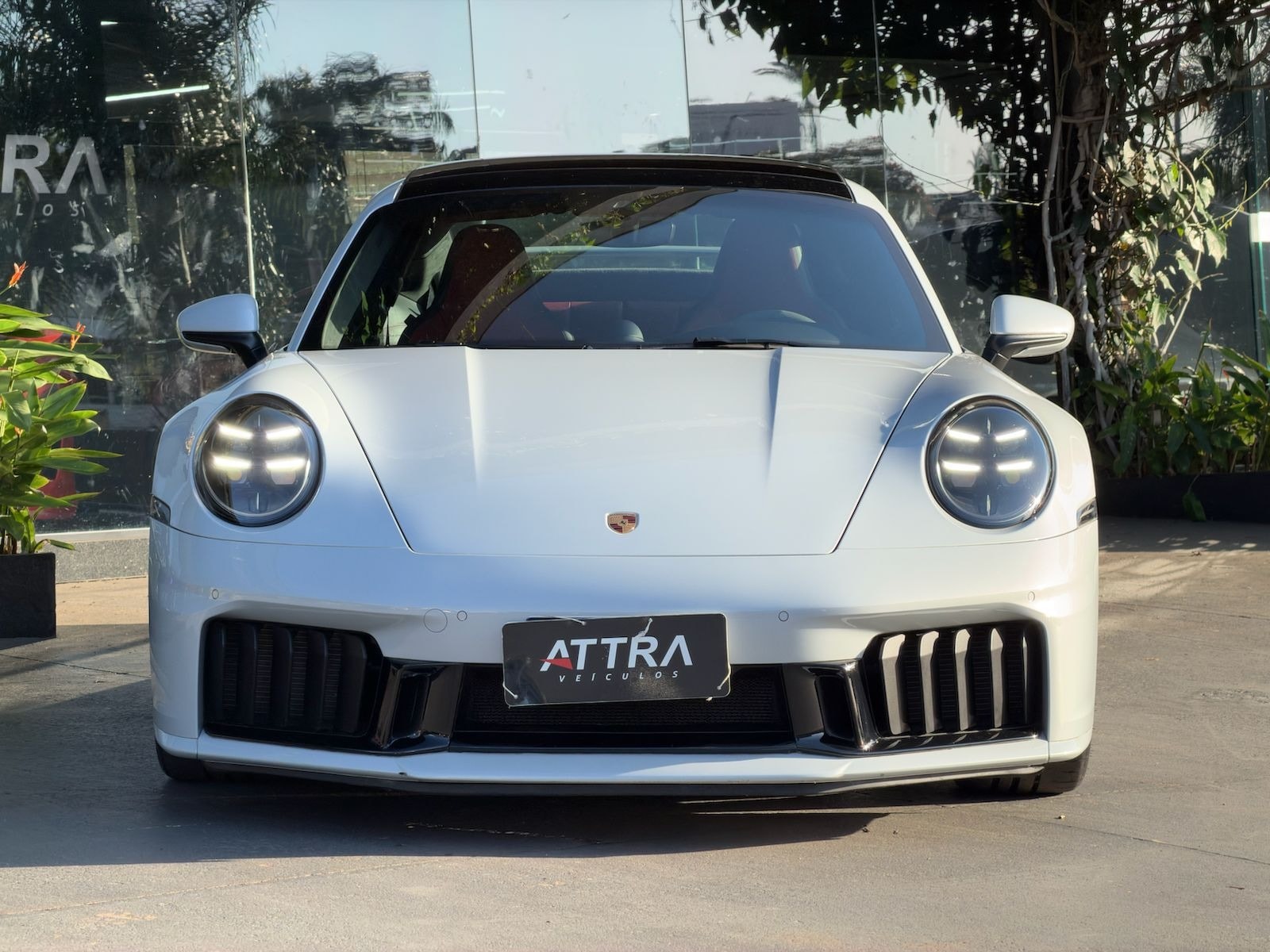 Porsche 911 2026 — foto 2 de 20 do veículo em estoque na Attra Veículos