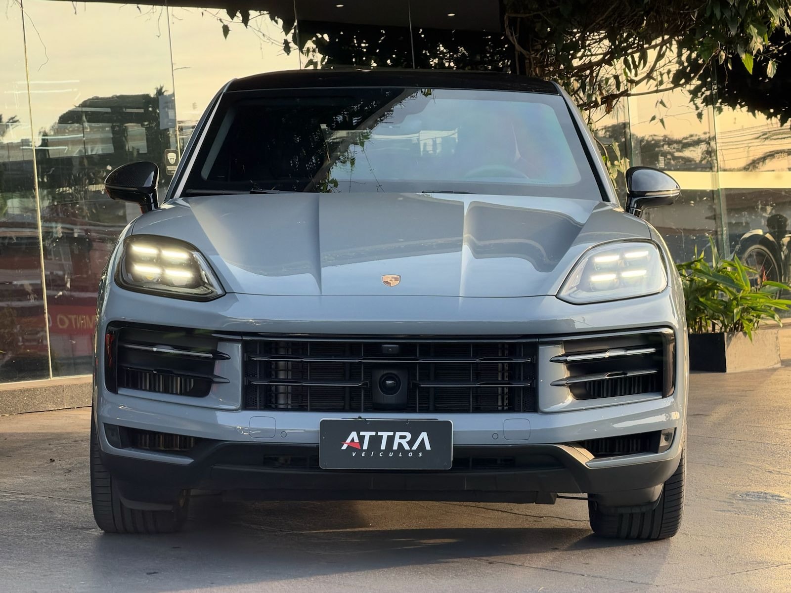 Porsche Cayenne 2025, foto 2 de 20 do veículo em estoque na Attra Veículos