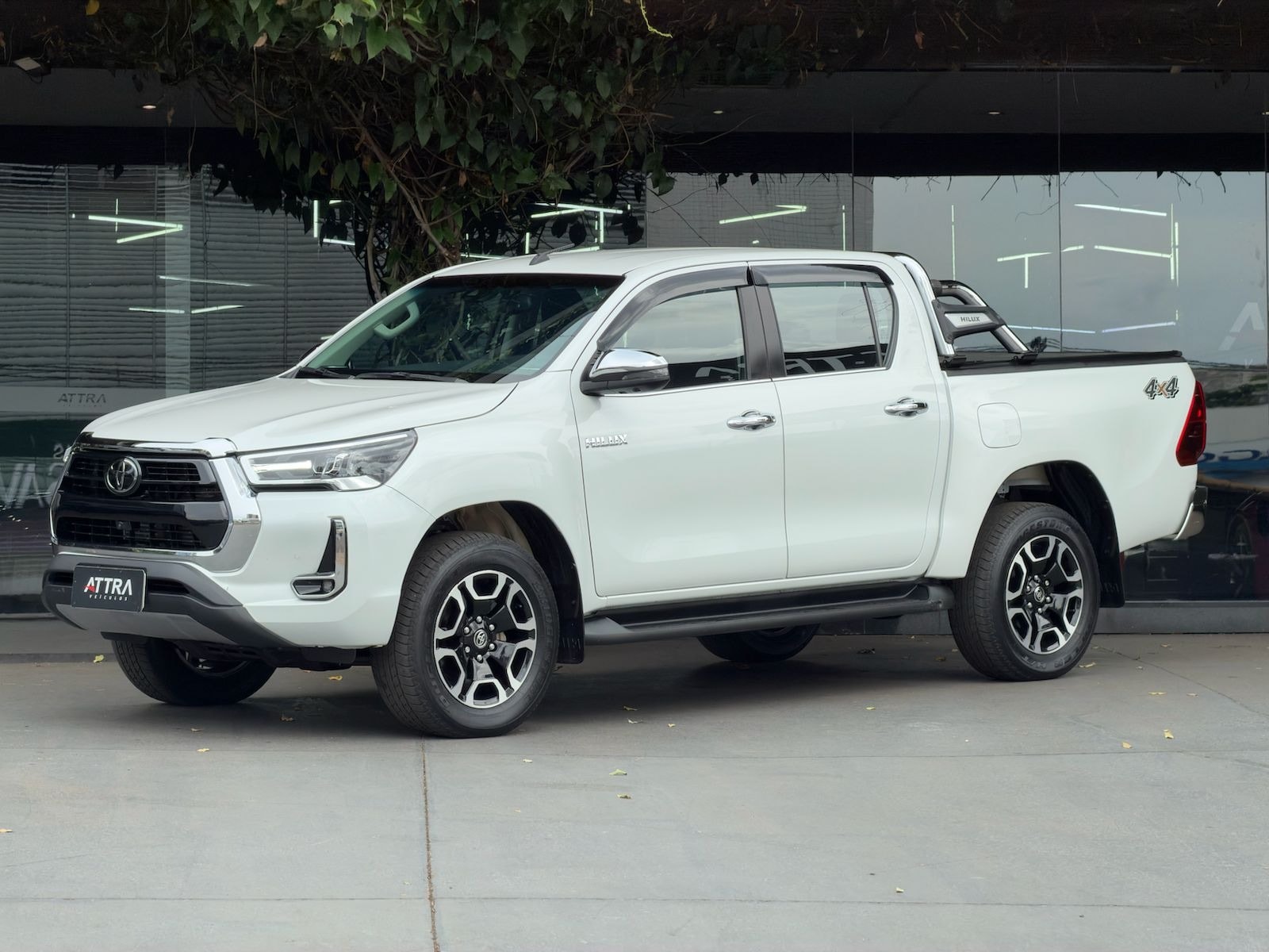Toyota Hilux 2025, foto 1 de 20 do veículo em estoque na Attra Veículos