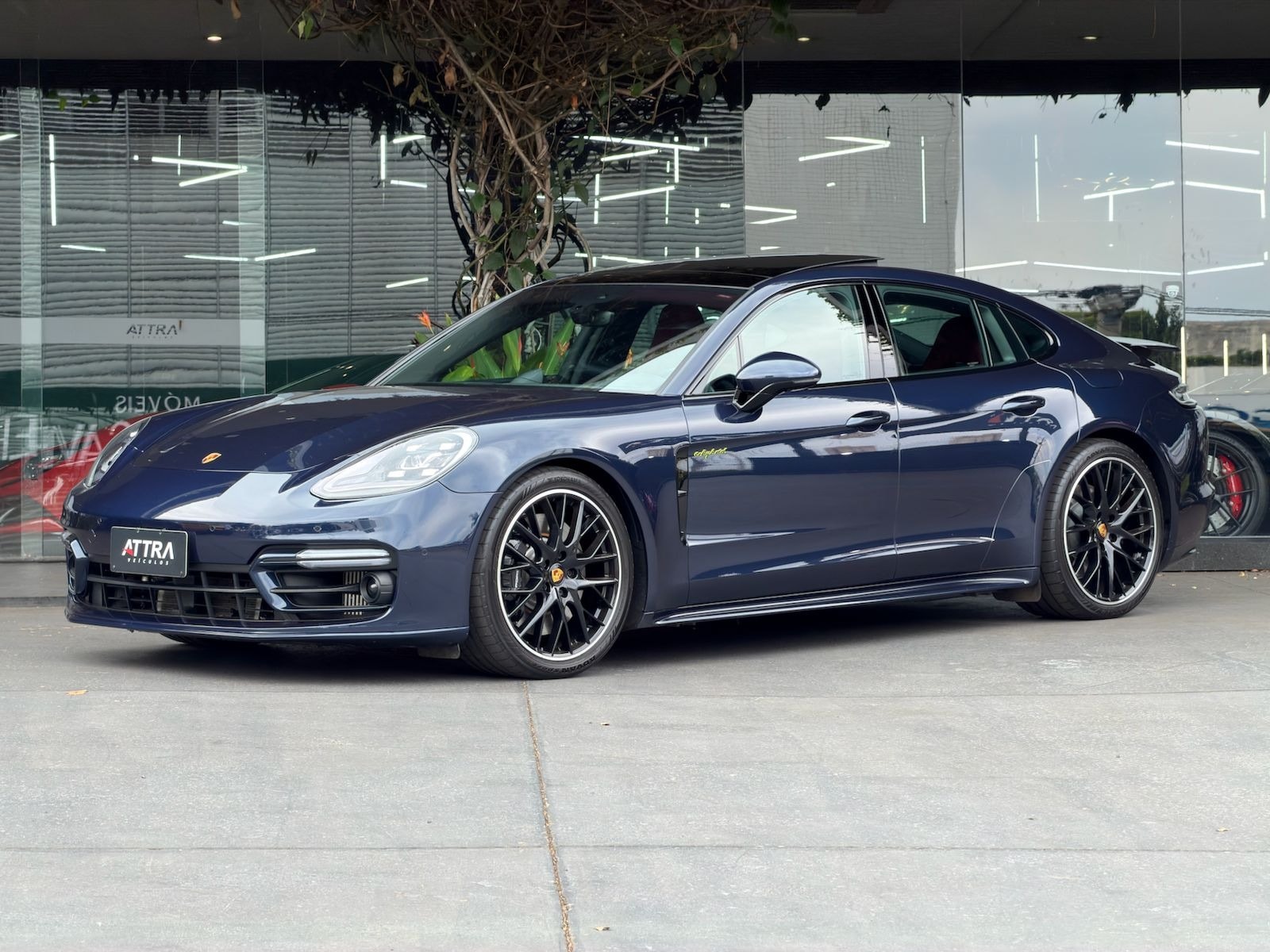 Porsche Panamera 2023 — foto 1 de 20 do veículo em estoque na Attra Veículos
