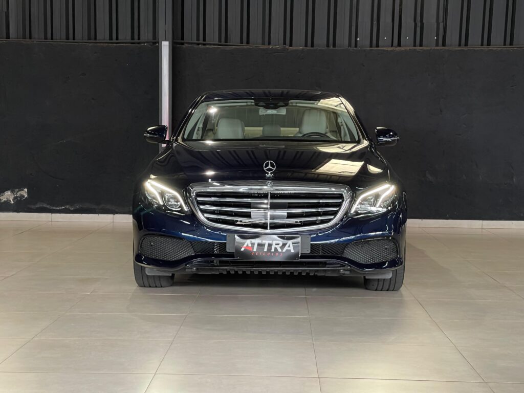 Mercedes-Benz E-300 Exclusive 2019 - Vista frontal