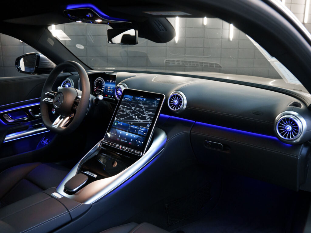 Interior da AMG GT63 S 2025 com bancos esportivos em couro preto