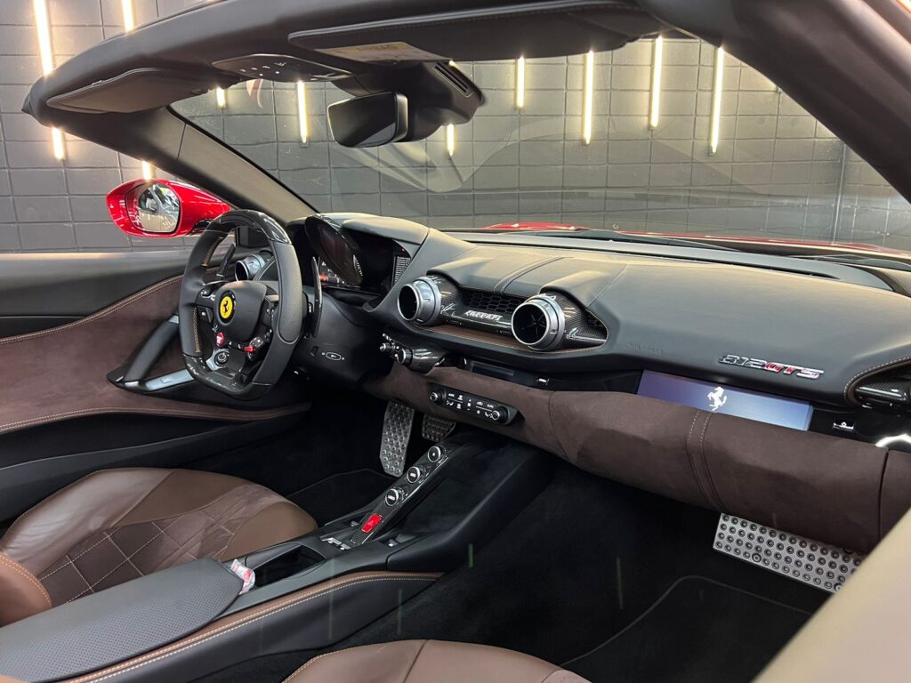 Ferrari 812 GTS 2023 - Interior Cioccolato