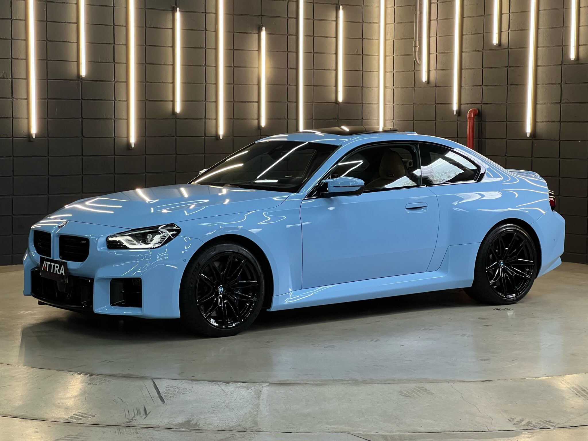 BMW M2 2024 (G87) na cor Azul São Paulo, vista frontal