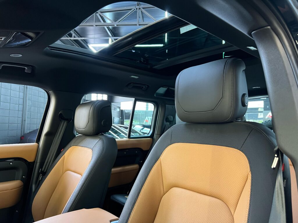 Land Rover Defender 110d HSE 2024 - Interior