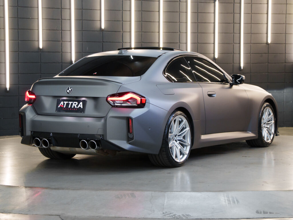 BMW M2 2025 vista traseira